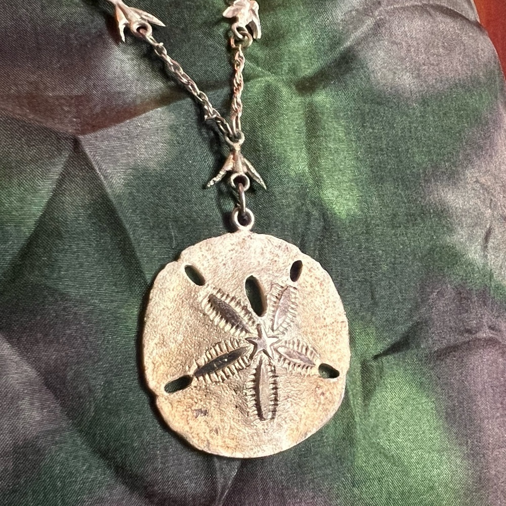 Vintage sterling silver J&C Ferrara sanddollar necklace w dove chain & earrings - Picture 3 of 5